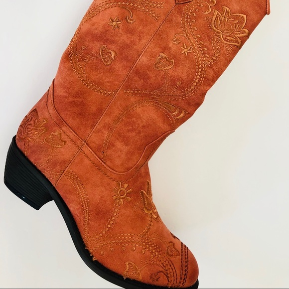 COWBOY BOOTS - Picture 5 of 6